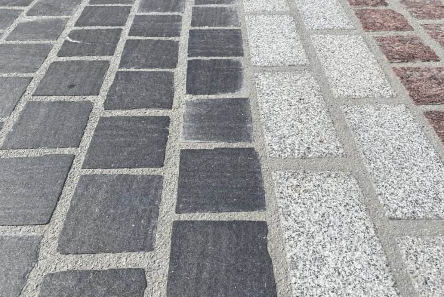Czym wypełnić fugi w kostce brukowej? Najlepsze materiały i porady