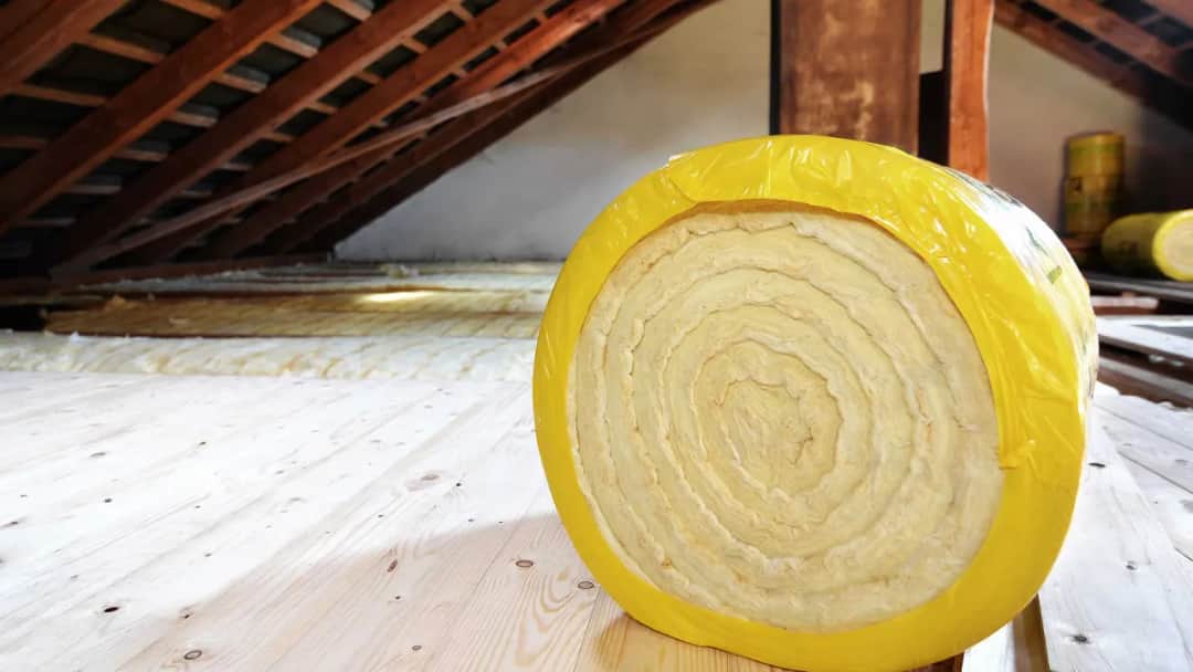 Najlepsze materiały czym ocieplić strop na poddaszu: praktyczny poradnik