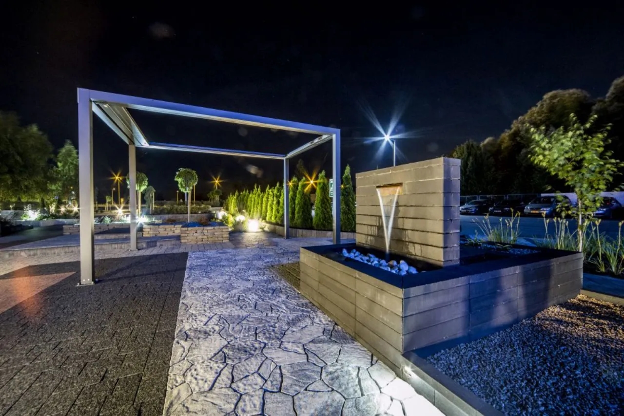 Nowoczesna fontanna w ogrodzie | Nowy trend i wystrój