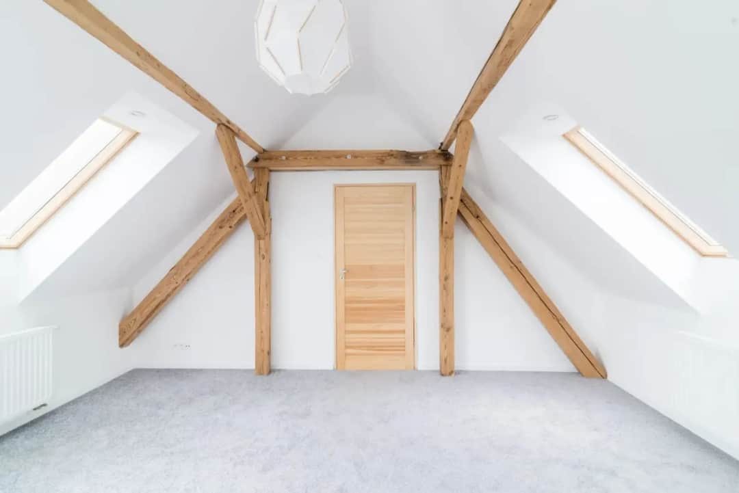 Najlepsze sposoby pomalowania belek na poddaszu - poznaj praktyczne porady