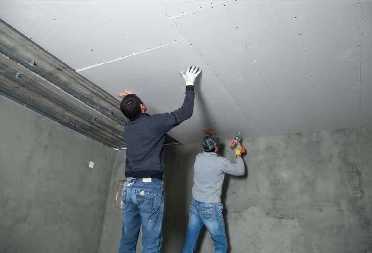 Całkowity koszt położenia regipsów na poddaszu - kompletny cennik 2023