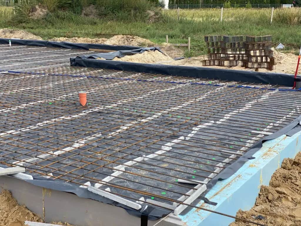 Przekrój Płyty Fundamentowej | Jak Prawidłowo Wykonać W Żwirowcu, Pod Rurami Wodnymi lub Na Podłożu Słabym Niespoistym