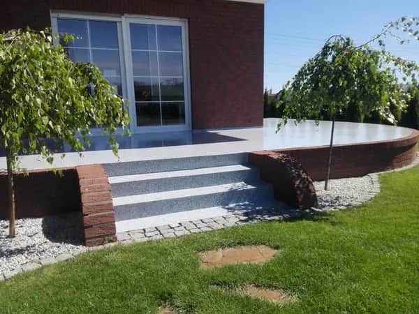 Tarasy z żywicy epoksydowej: trwałe i estetyczne rozwiązania