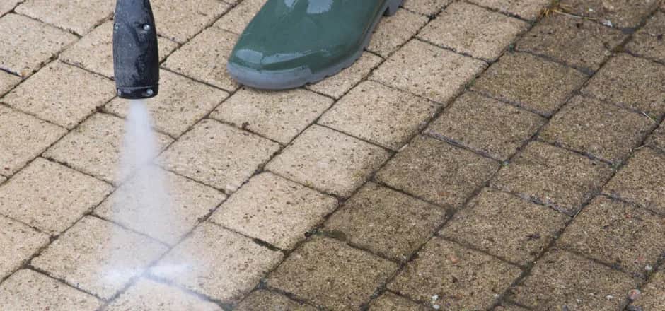 Srodek do mycia kostki brukowej | Top 5 polecanych płynów