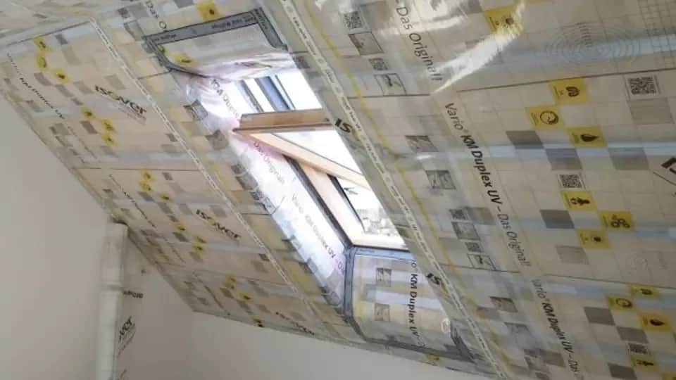 Paroizolacja na poddasze - Rodzaje, montaż i konsekwencje nieszczelności