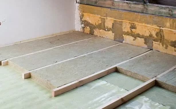 Jak szybko i skutecznie wypoziomować podłogę na poddaszu - poradnik krok po kroku