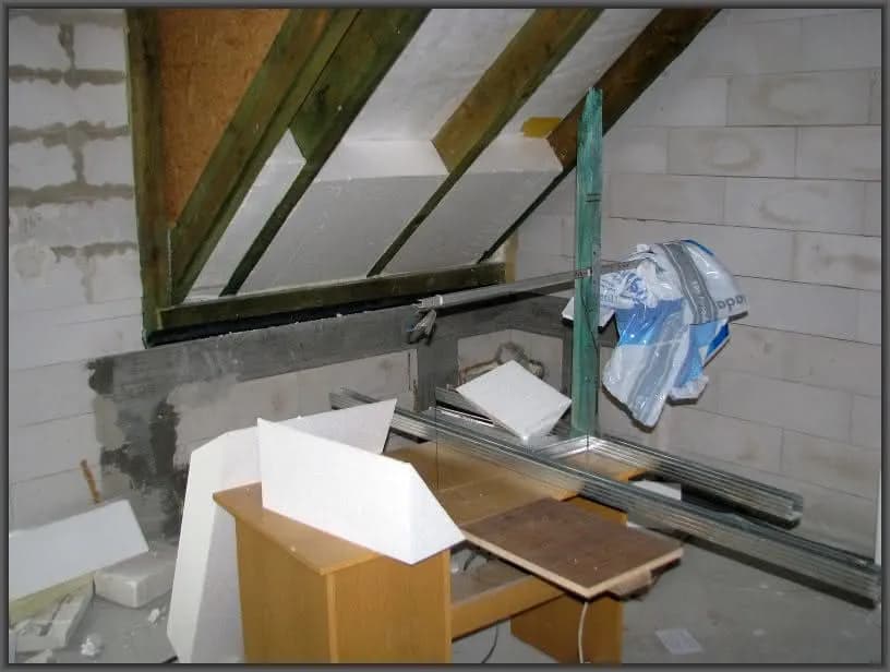Jak wybrać najlepszy materiał do ocieplenia strychu: wełna czy styropian?