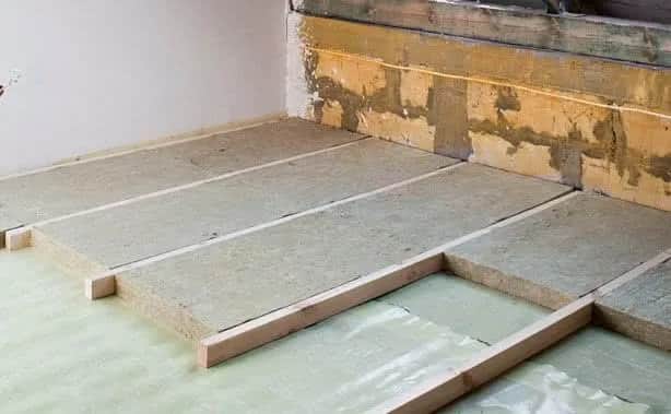 Jak zaprojektować funkcjonalną podłogę na starym strychu - poradnik krok po kroku