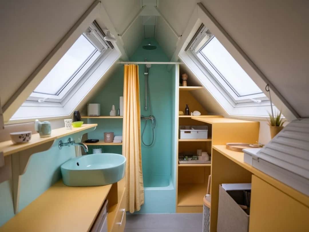 Jak zrobić łazienkę na poddaszu: praktyczny poradnik i sprytne rozwiązania