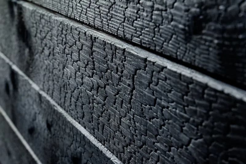 Deski elewacyjne opalane - najpopularniejszy wygląd lata 2022