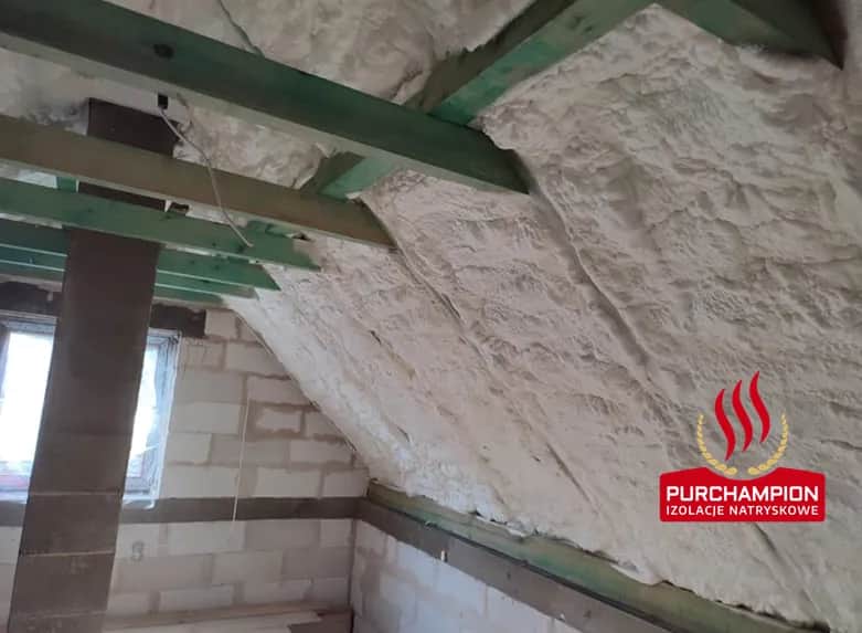 Jaka powinna być optymalna grubość pianki PUR na poddaszu?